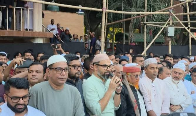 পল্লবীতে দূবৃত্তদের গুলিতে নিহত যুবদল নেতা গোলাম কিবরিয়ার জানাজায় মানুষের ঢল